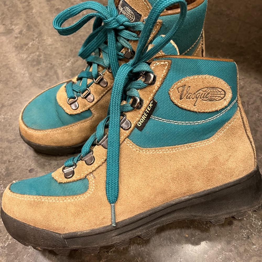 Vasque Skywalk Hiking boots, Teal and Tan, Classic, vintage, Women’s size 8